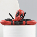 Modelo Deadpool Mini Hand Office Sentado Leitura Deitado Boneca Ação Criativa De Decoração De Carros Figura PVC Doll Toy